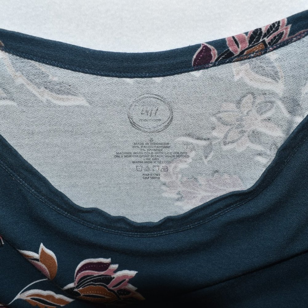 Maurice’s 24/7 Tee Top Sz S Steel Blue floral print round neck short sleeve - Picture 4 of 5